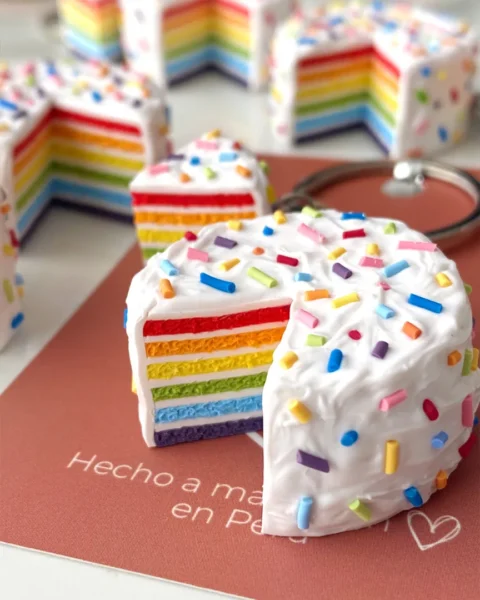 Llavero rainbow cake - Imagen 3