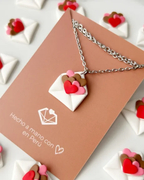 Collar carta de amor abierta