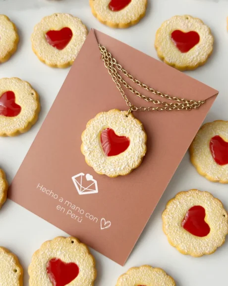 Collar galleta corazón con mermelada